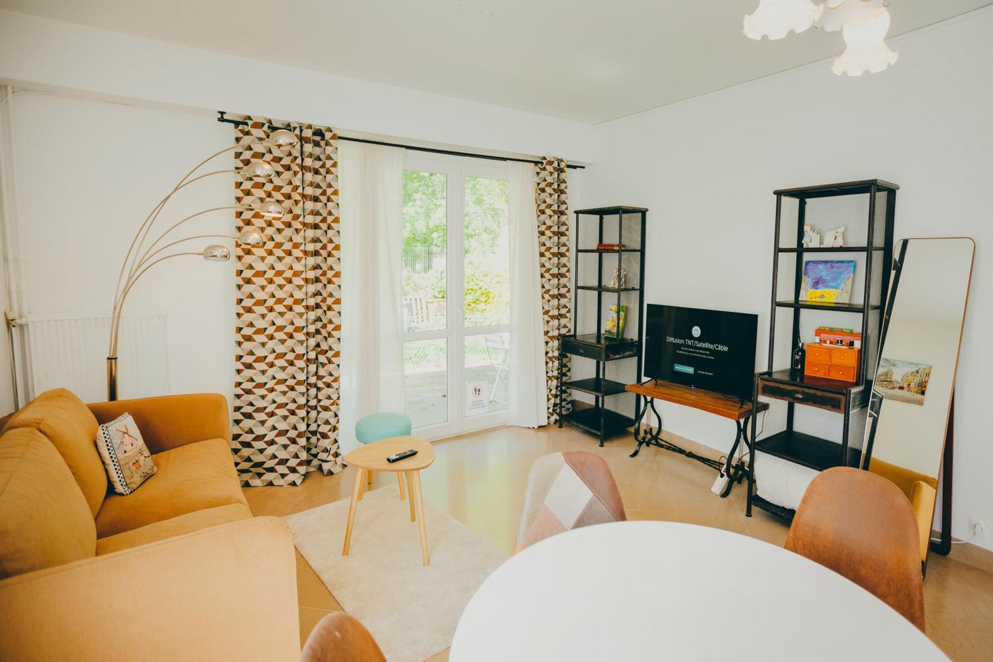 Cozy Garden Rooms เชอวิลยี-ลารุย ภายนอก รูปภาพ